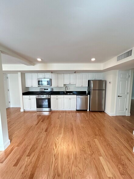 Building Photo - 1 Langdon Sq