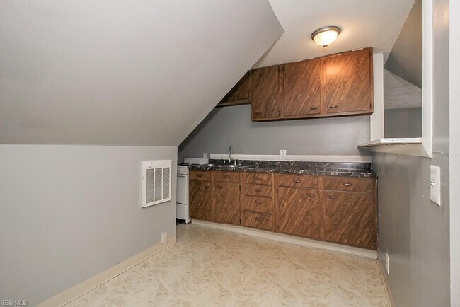 Building Photo - 3274 W 130th St
