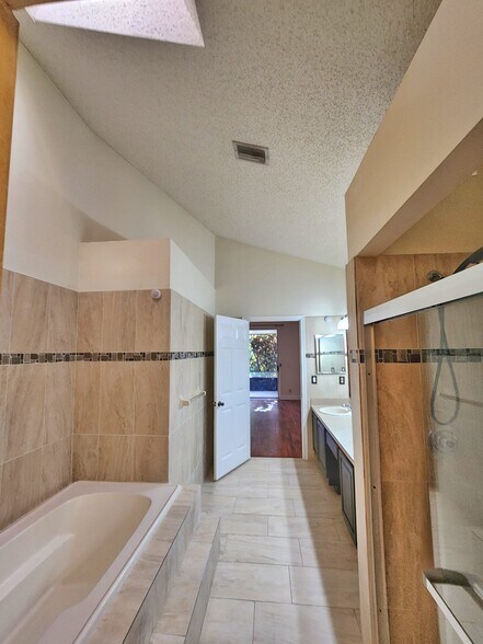 Building Photo - 7705 Forest Green Ln