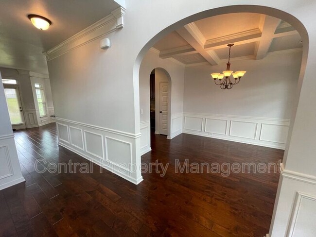 Building Photo - 514 W Holloway Dr