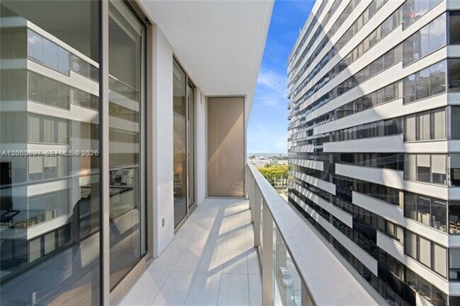 Building Photo - 2678 Tigertail Ave