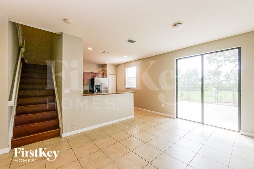 Building Photo - 457 SE 37th Pl