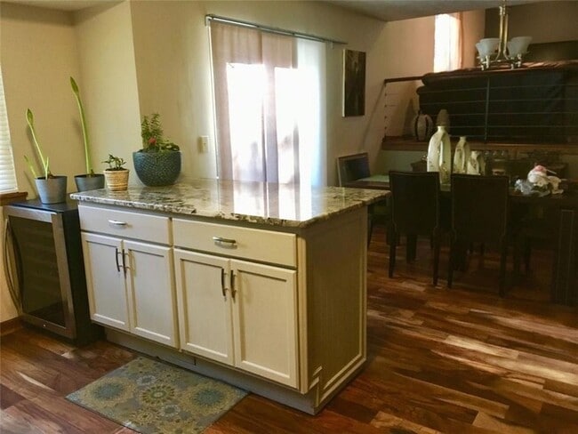 Building Photo - 1356 Bridgeson Ct