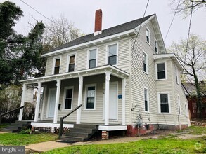 Building Photo - 476 N Pearl St