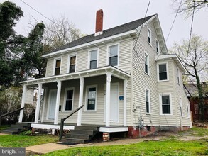 Building Photo - 476 N Pearl St