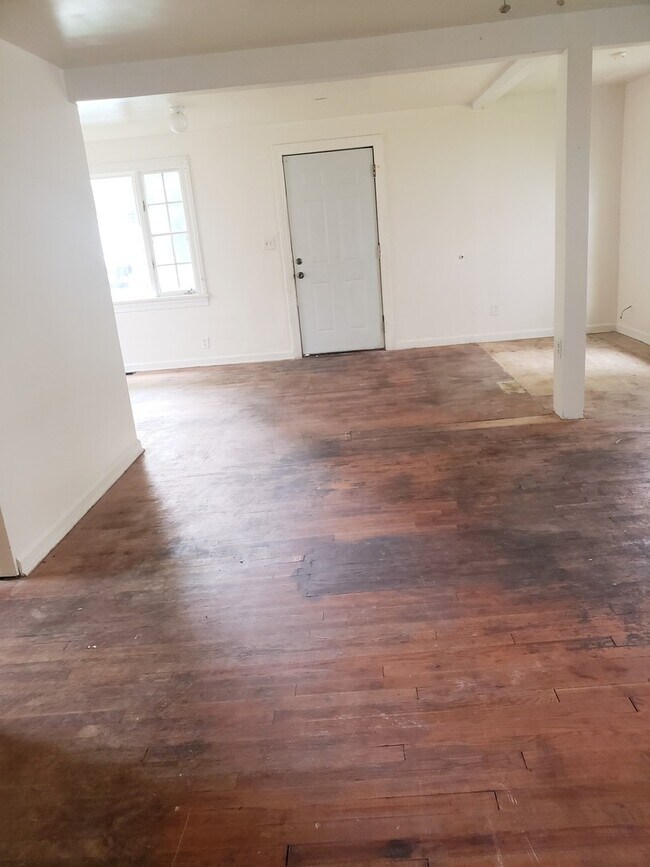 Building Photo - 409 Hendry St