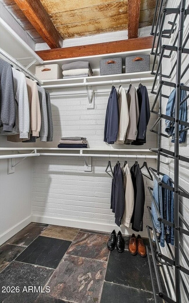 Building Photo - 902 W Verde Ln