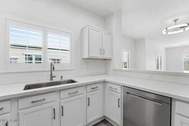 Building Photo - 5450 E Deer Valley Dr