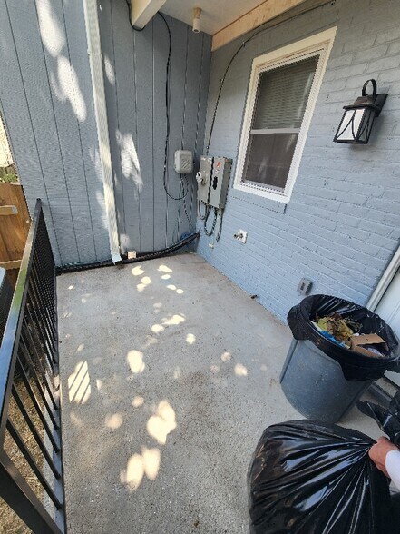 Building Photo - 532 S Smallwood St