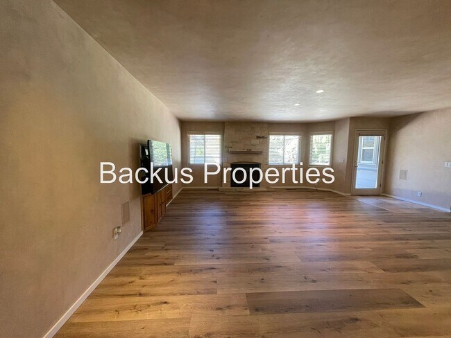Building Photo - Beautiful home in the Heart of Monterey