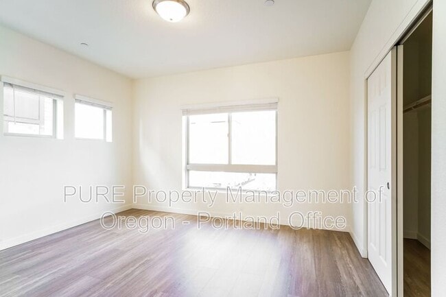 Building Photo - 22025 NE Halsey St