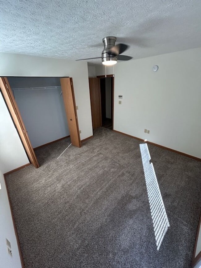 Building Photo - 2-Bedroom Ranch in Peaceful Piqua Neighbor...