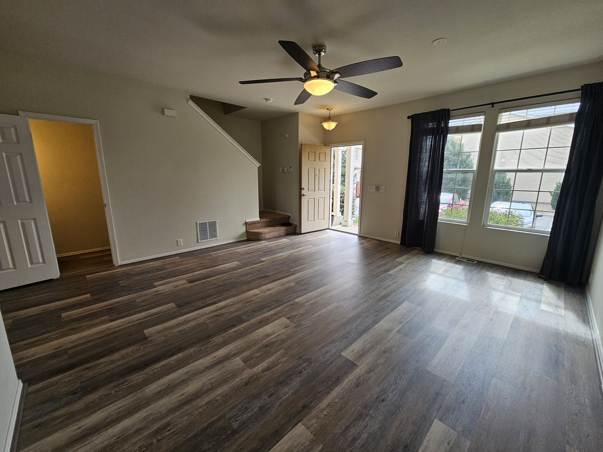 Building Photo - 7243 Country Side Grv