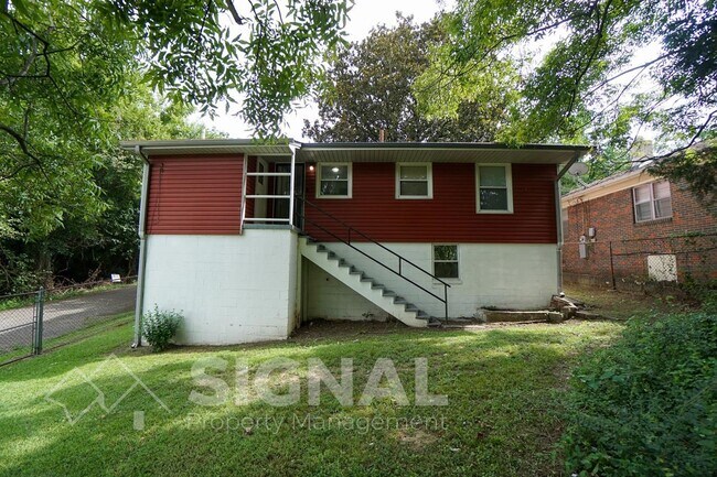 Building Photo - 112 13th Ave N