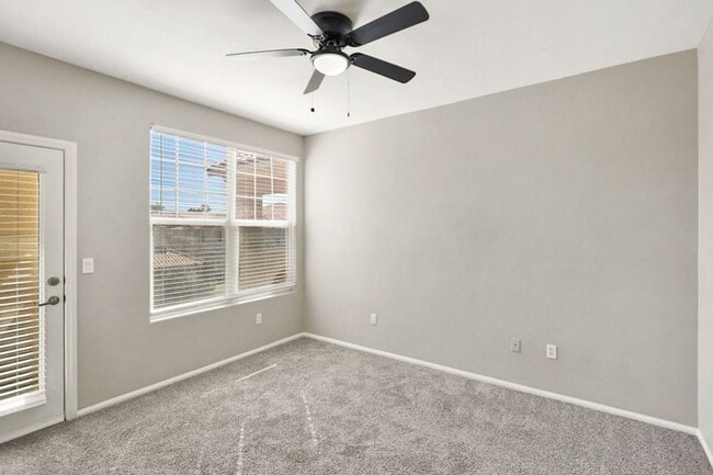 Building Photo - 3 Bedroom North Las Vegas Condo Convenient...
