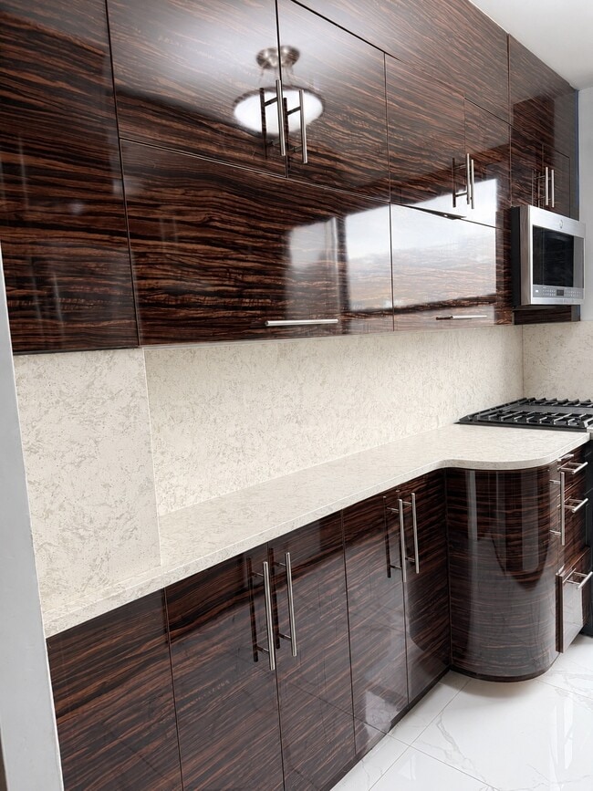 Building Photo - 9822 63rd Dr