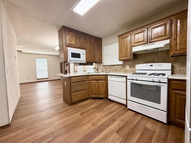 Building Photo - 304 Pine Cove Ct