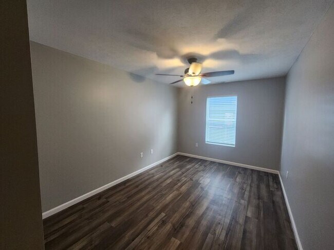 Building Photo - Explore this beautiful home and secure your place in a quiet, family-friendly area that offers th...