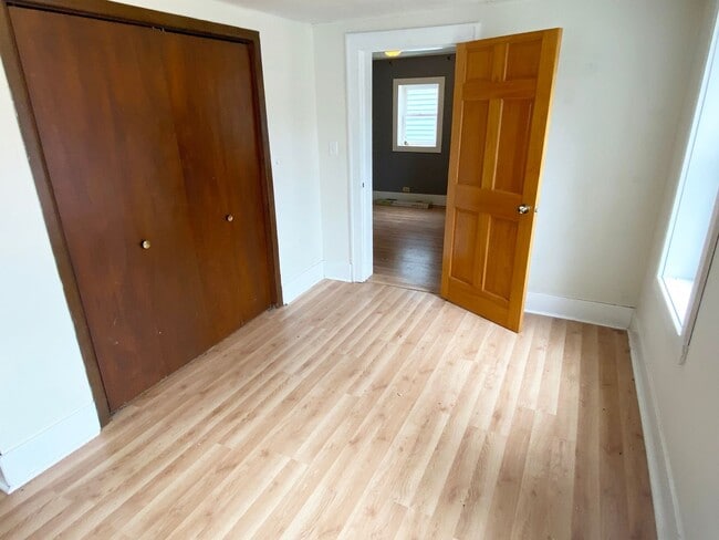 Building Photo - 2 BR Ranch Style Home with 1-Car Detached Garage