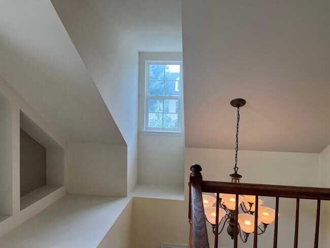 Building Photo - Sought after Idlewild Community