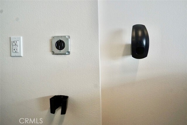 Building Photo - 123 Scratch Rd