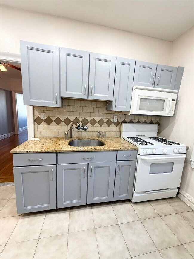 Building Photo - 3718 Park Ave