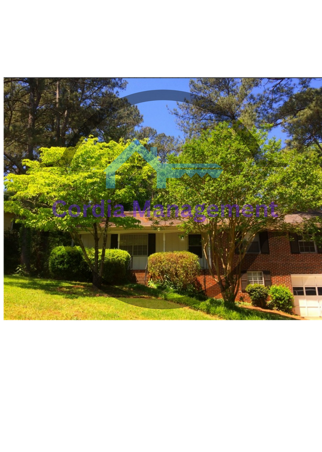 Building Photo - Lovely 3 bedroom 2 Bath with Garden Green Kitchen