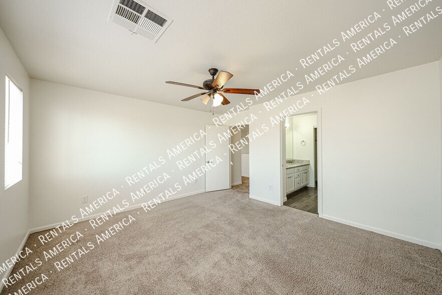 Building Photo - 8757 E Lomita Ave