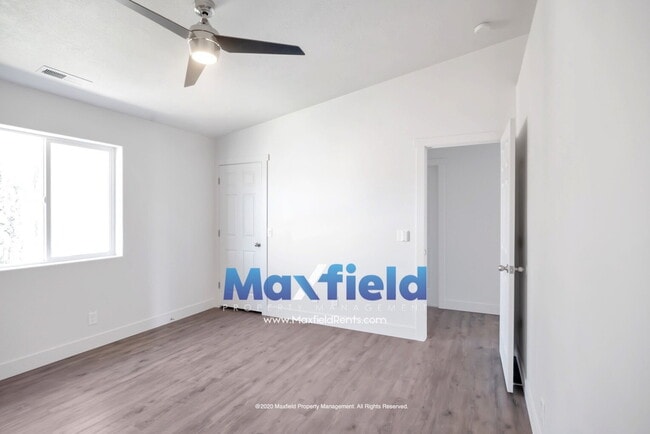 Building Photo - Upstairs Unit - St George - Near Costco and Home Depot Available Now - 3 BD 2 BA 2 GAR