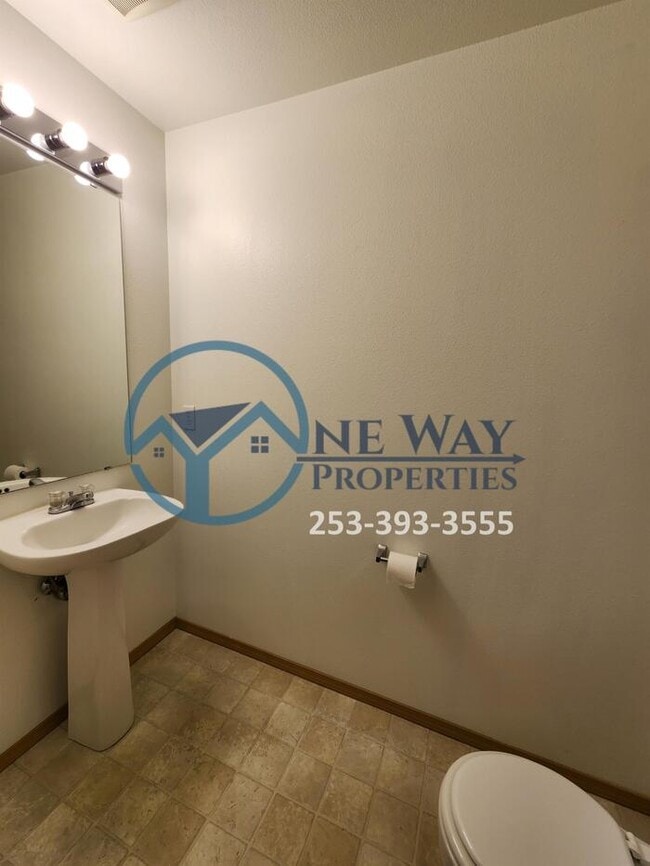 Building Photo - 2682 Hamilton Ave