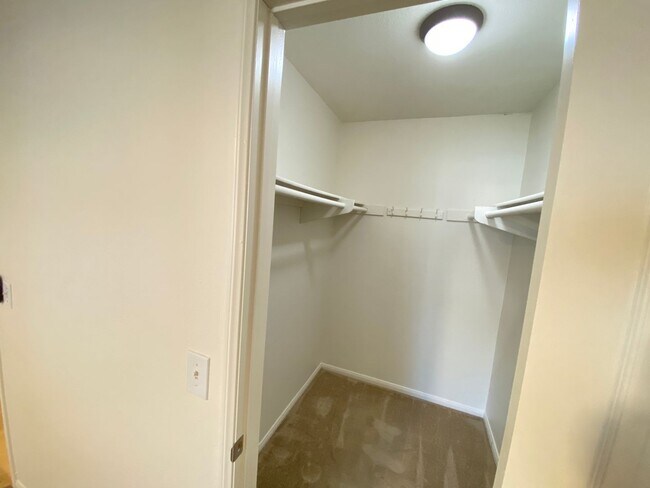 Building Photo - *Special* 1 Bedroom, 1 Bath Condo in Pacific Pines Community