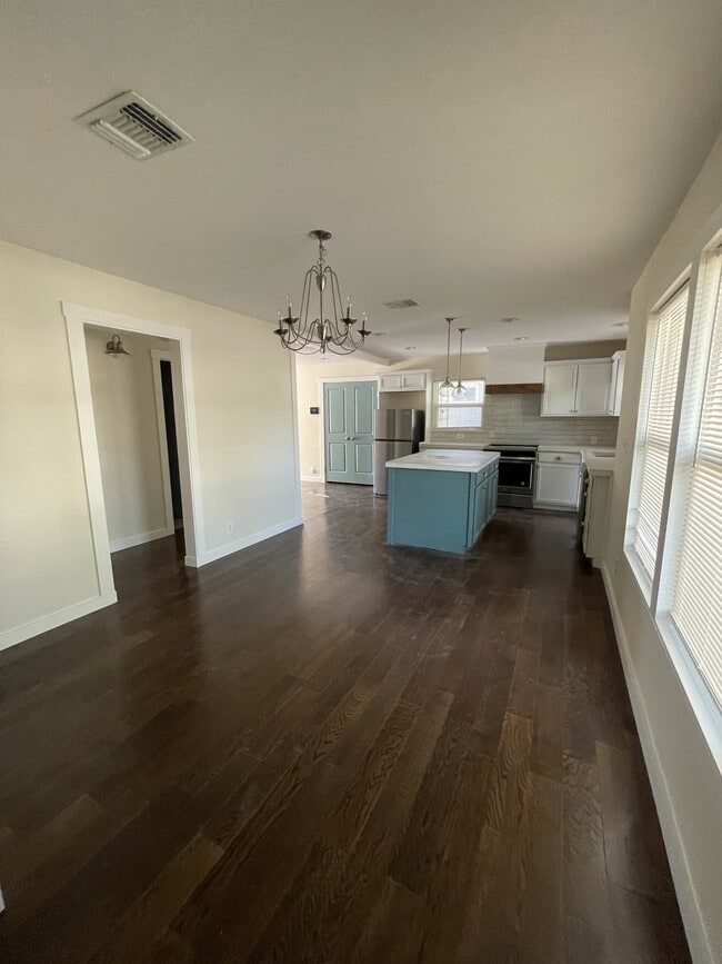 Building Photo - 226 Venice St