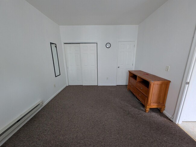 Building Photo - 12 N Iowa Ave