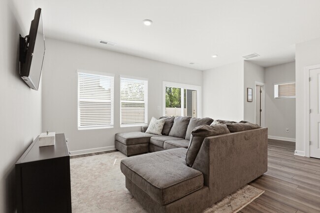 Building Photo - 2317 Belterra Dr