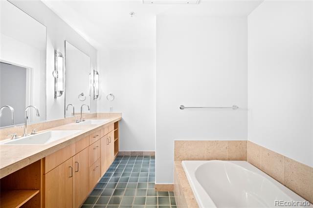 Building Photo - 1401 Delgany St