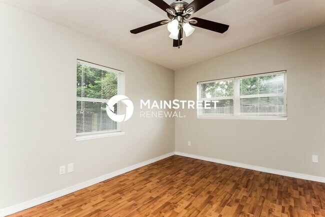 Building Photo - 3 Bedroom Pet-Friendly Home in ORLANDO, FL with Main Street Renewal