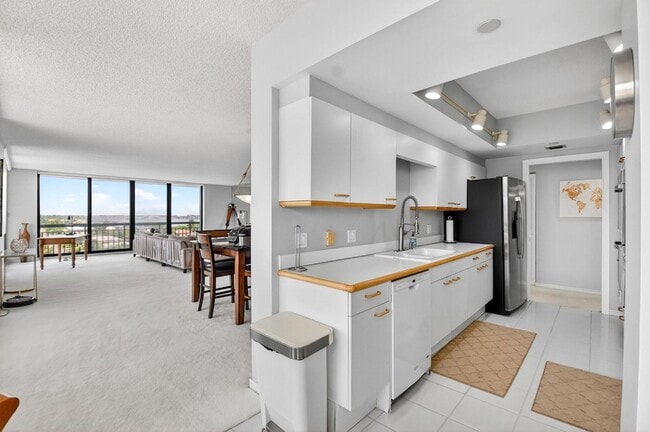 Building Photo - 4100 N Ocean Dr