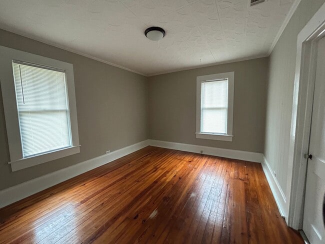 Building Photo - SUMMER MOVE-IN SPECIAL: $500 OFF 1ST MONTH...