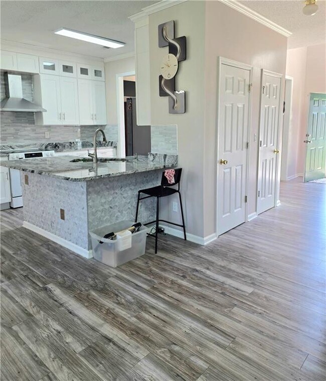 Building Photo - 1696 Central Park Loop