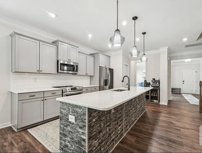Building Photo - Spacious 4BR House in Raleigh
