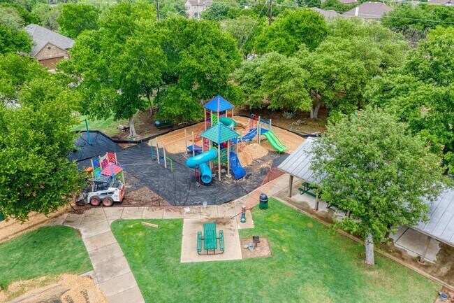 Building Photo - 2119 Howell Mountain Dr