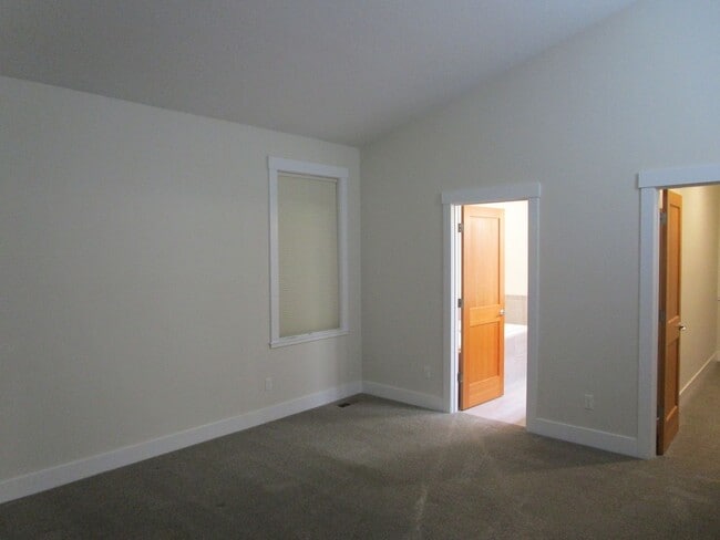 Building Photo - Custom Home in Crystal Springs Subdivision - Available Now!