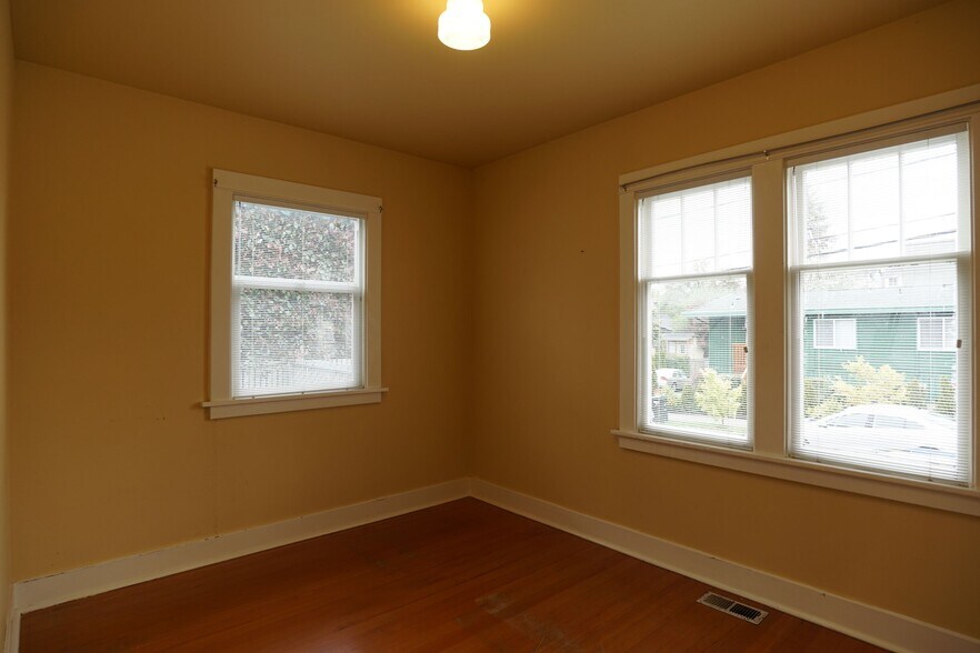 Building Photo - 2731 S Judkins St
