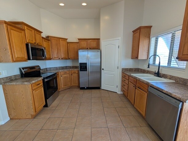 Building Photo - 1204 W Prior Ave