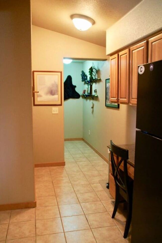 Building Photo - Long Term or Seasonal: Warm inviting condo for your family in the Colorado Rocky Mountains with a...
