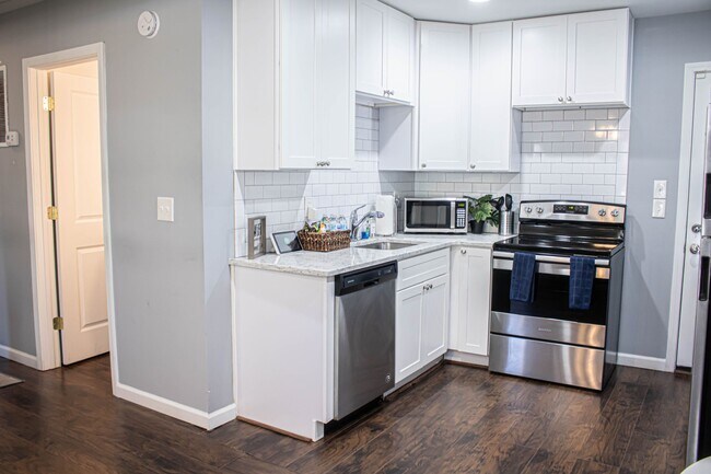 Building Photo - 444 Sunset Ave NW