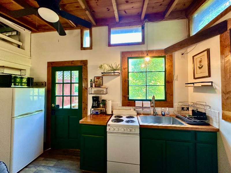 Building Photo - 224 E Deep Creek Rd