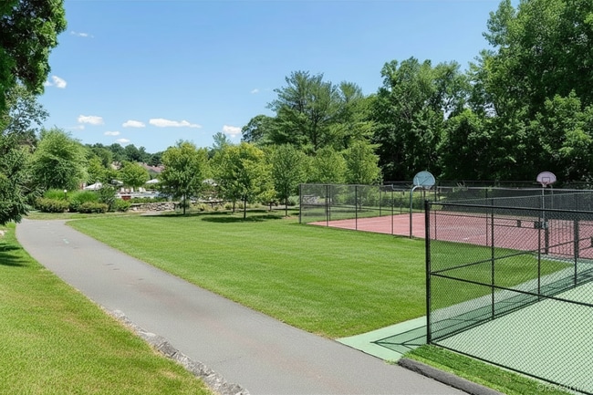 Building Photo - 71 Fox Run