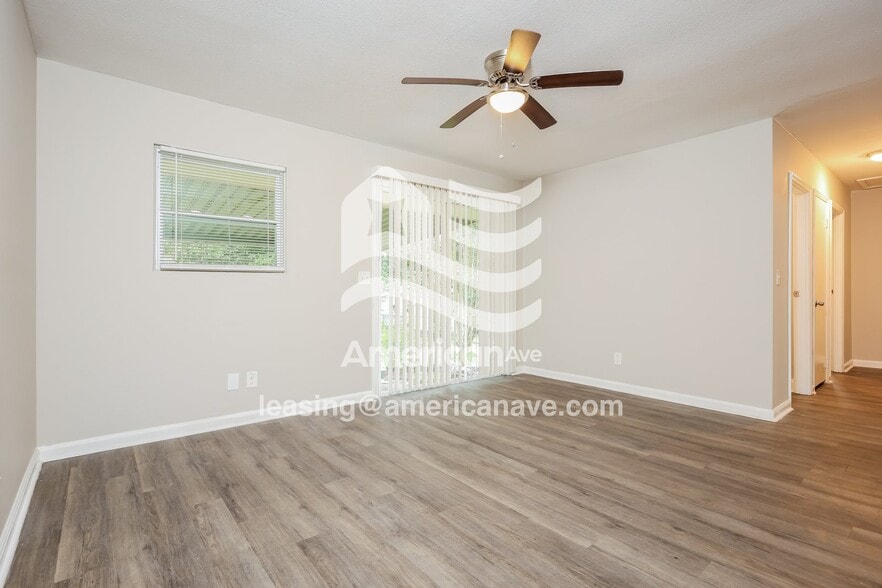 Building Photo - 1439 Chalbena Ave