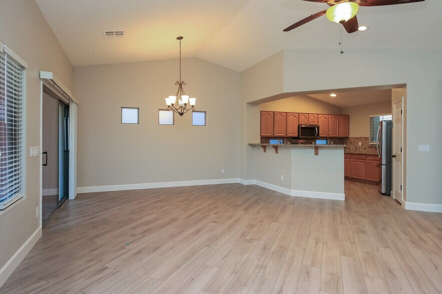 Building Photo - 1846 W Half Moon Cir